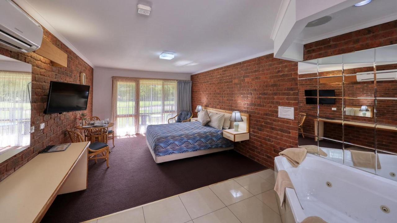 Tooleybuc Club Motor Inn Dış mekan fotoğraf